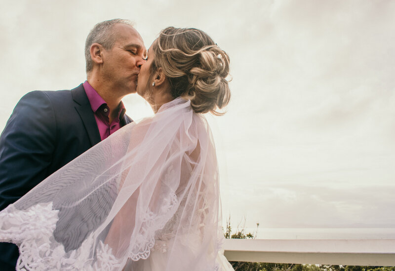 Eric + Caroline’s Micro Wedding – Byron Bay Lighthouse